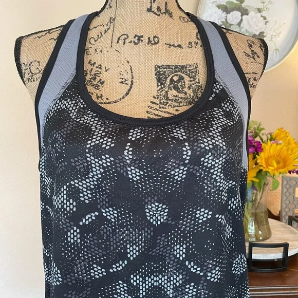 {CHAMPION} Black & Gray Pattern Loose Fit Athletic Top - Picture 2 of 10